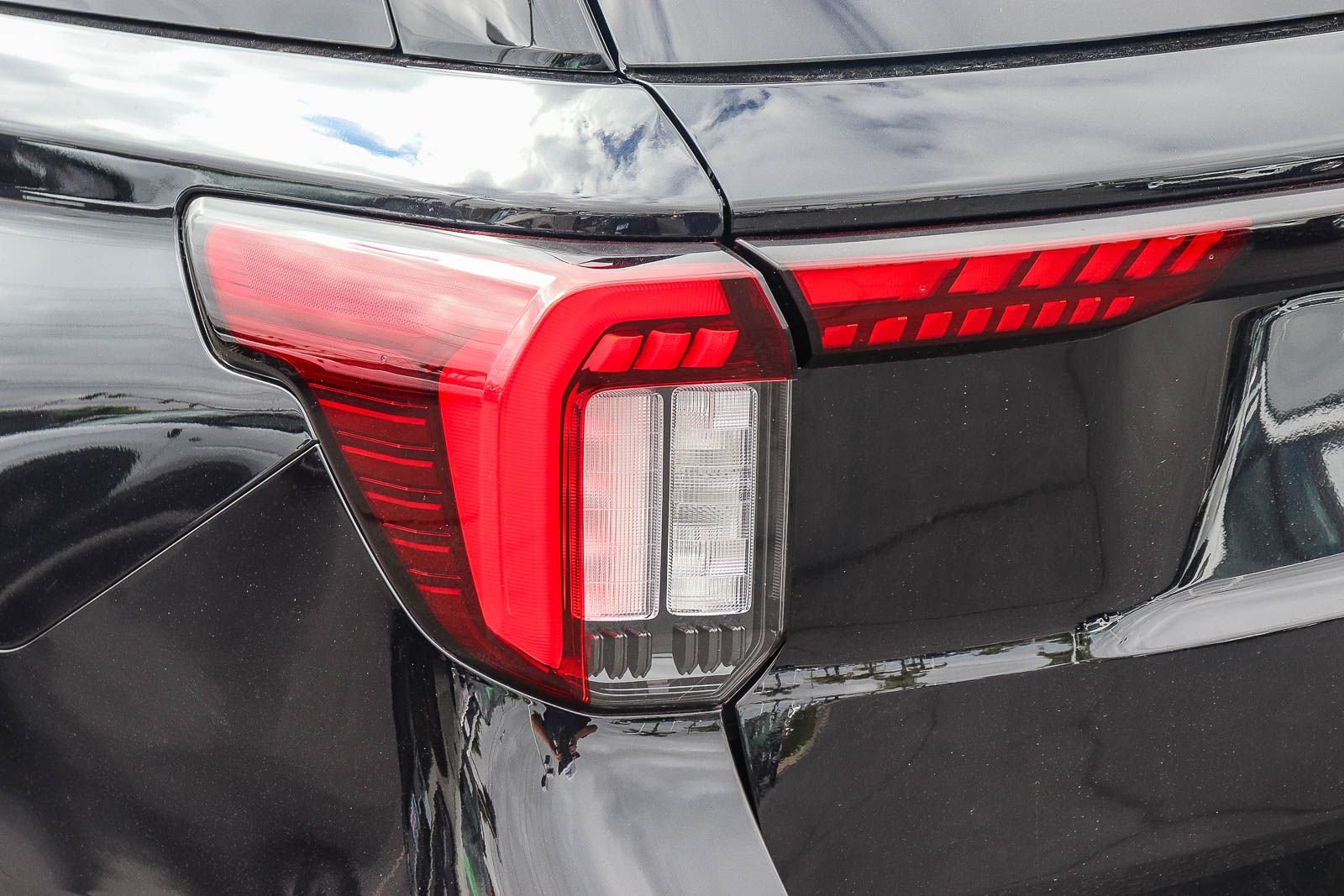 New 2026 Agate Black Metallic Ford Tremor® image 7