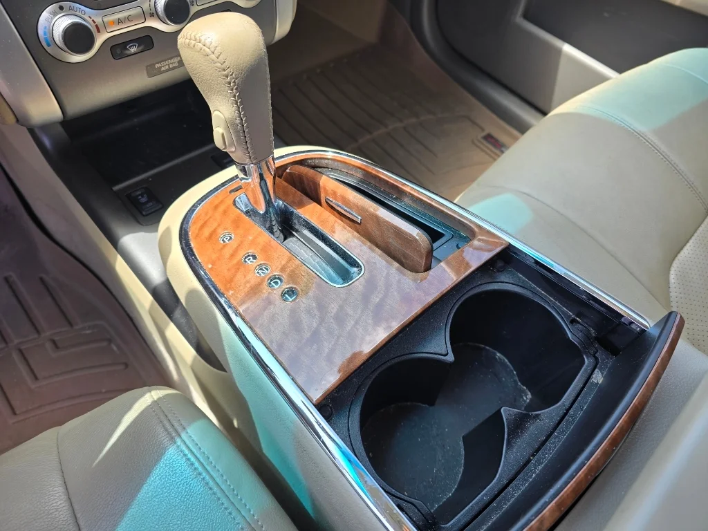 Used 2014 Tinted Bronze Metallic Nissan LE image 20