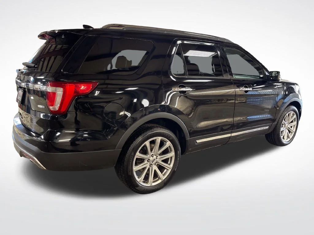 Used 2016 Black Ford Limited image 5