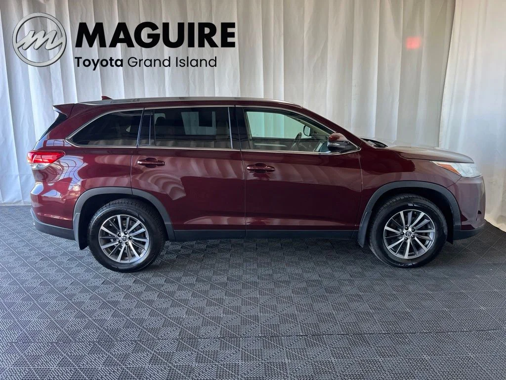 Used 2019 Red Toyota XLE image 2