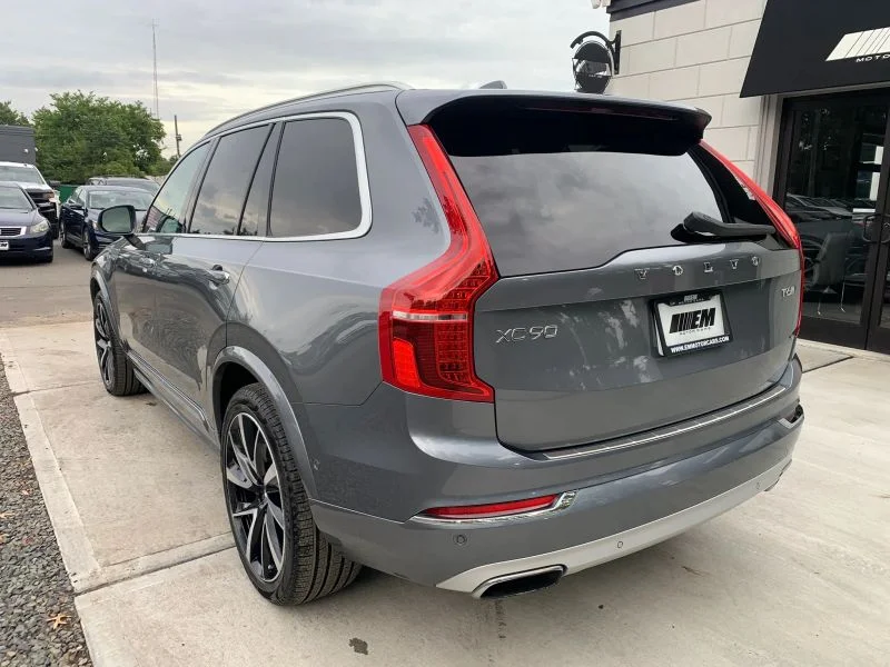 Used 2019 Gray Volvo T6 Inscription Sport Utility 4D image 4