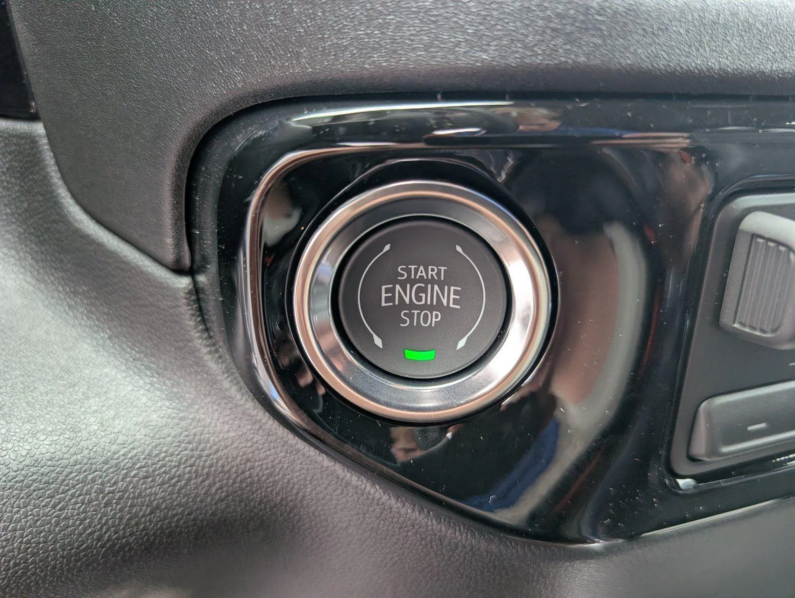 New 2026 Summit White GMC Elevation image 25