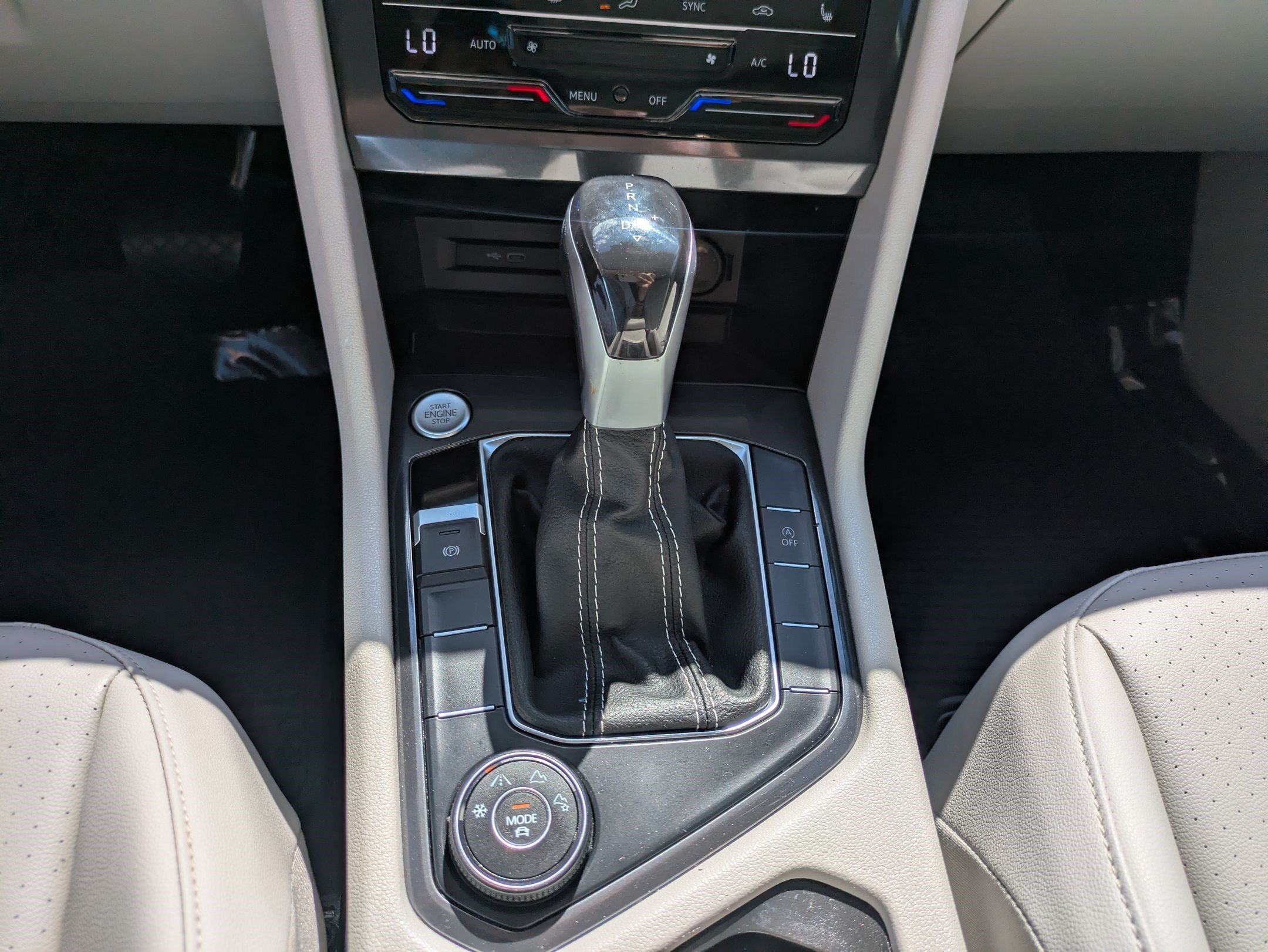 Used 2022 Atlantic Blue Metallic Volkswagen SE image 27