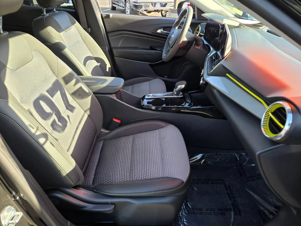 Used 2025 Mosaic Black Metallic Chevrolet LT image 15