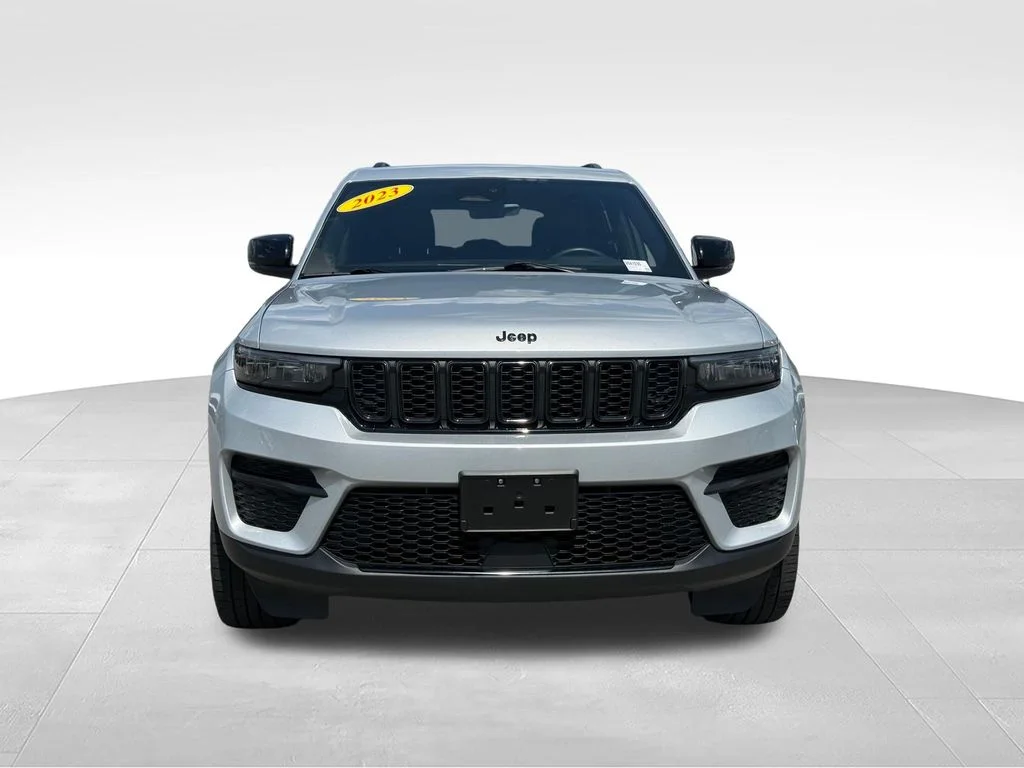 Used 2023 Silver Jeep Altitude X image 24