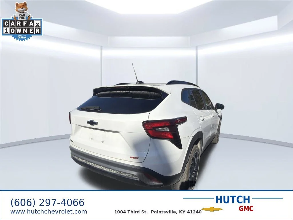 Used 2025 Summit White Chevrolet 2RS image 3