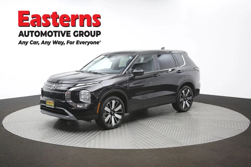 Used 2025 Black Mitsubishi SE image 57