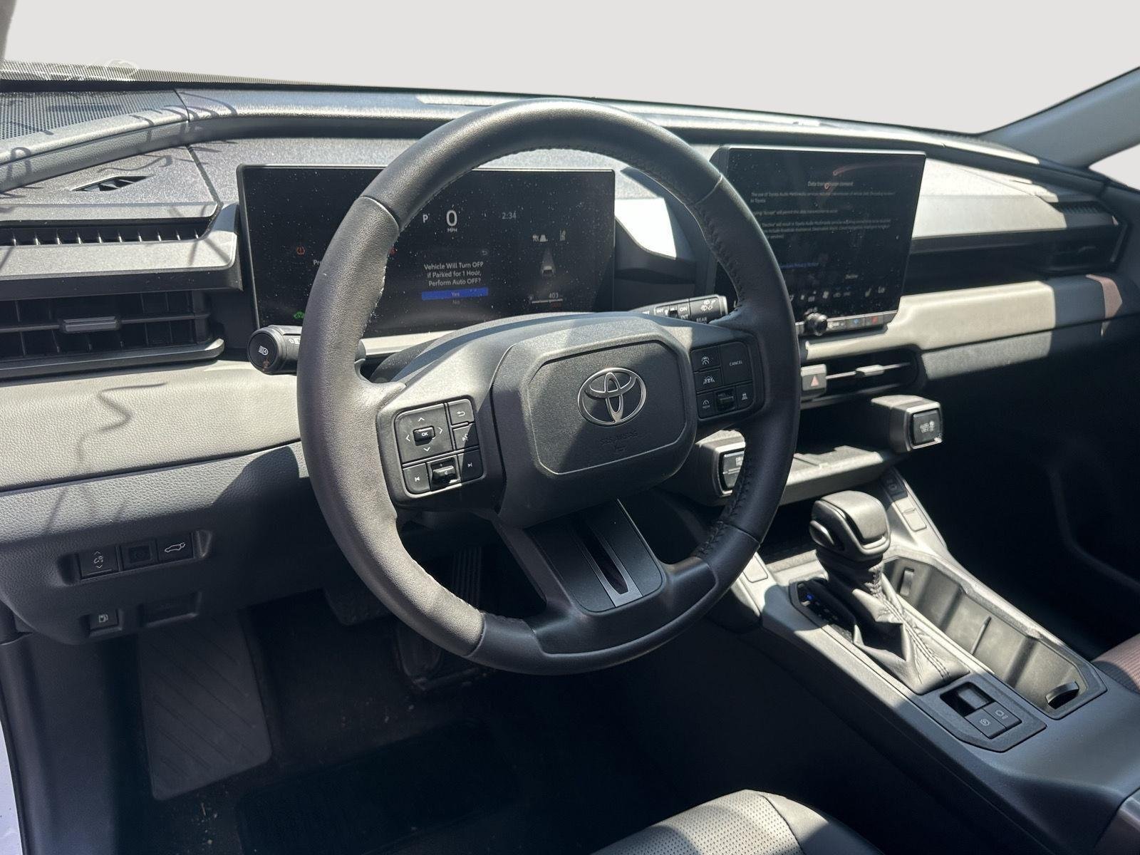 Used 2026 Wind Chill Pearl TOYOTA XLE PREMIUM image 10