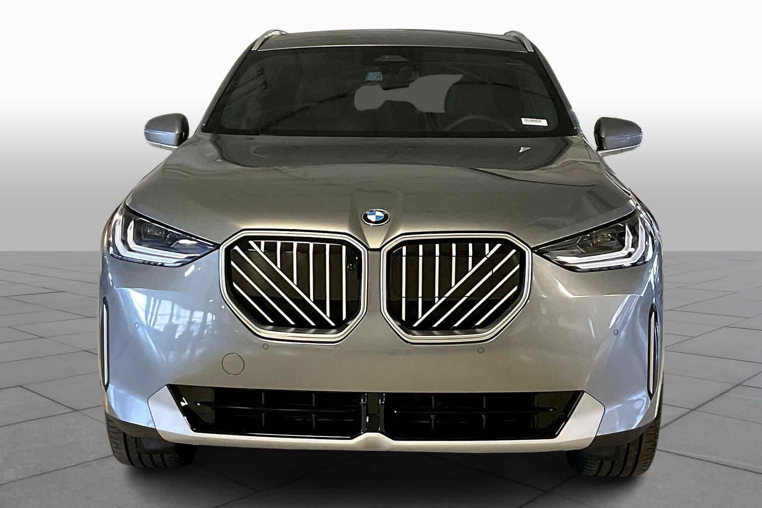 Used 2026 Skyscraper Grey Metallic BMW 30 xDrive image 3