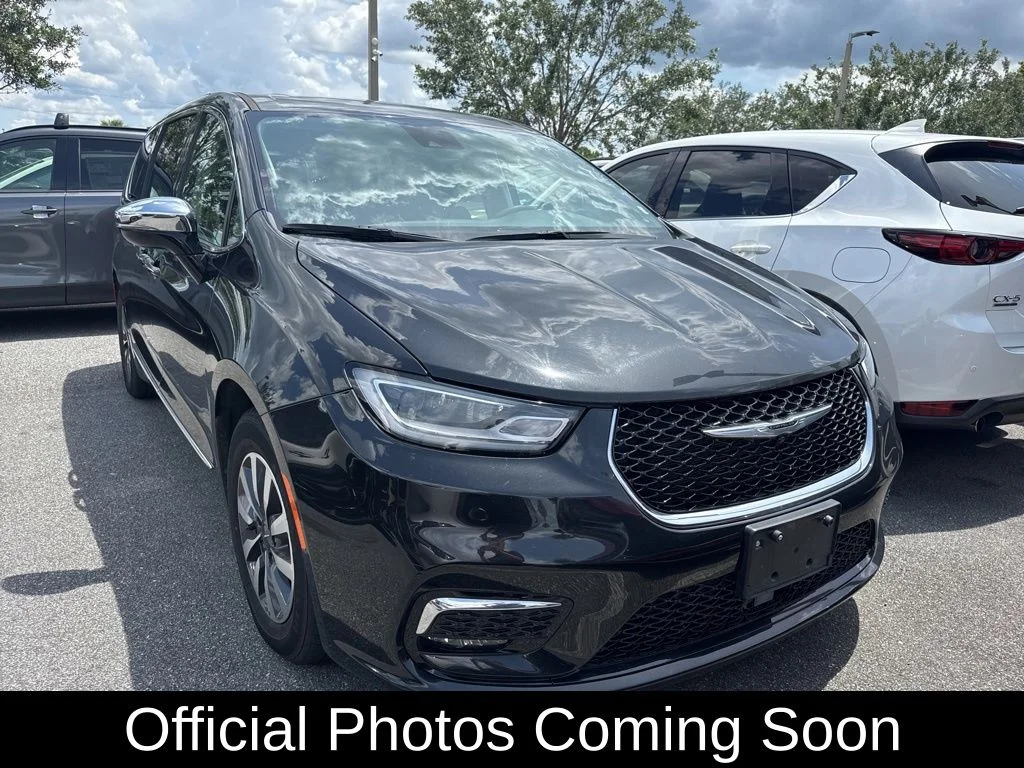 2023 Chrysler Pacifica Hybrid Limited Hybrid's photo