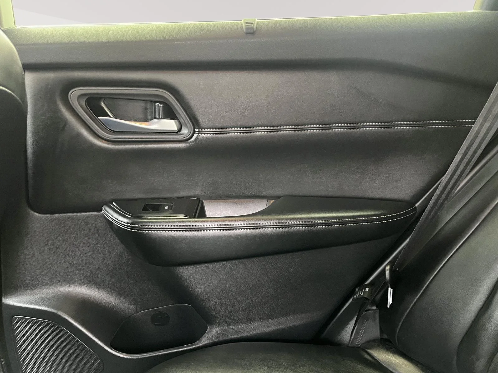Used 2024 Everest White Pearl Nissan SV image 15