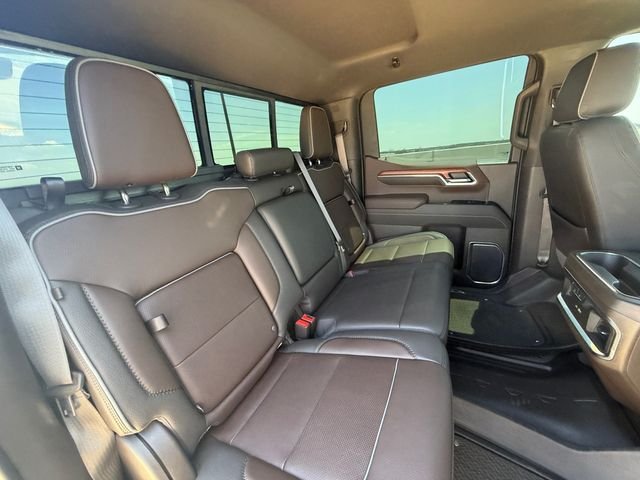 Used 2022 White GMC Denali image 17