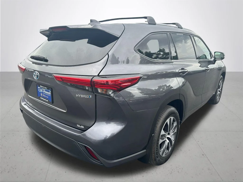 Used 2022 Gray Toyota XLE image 7