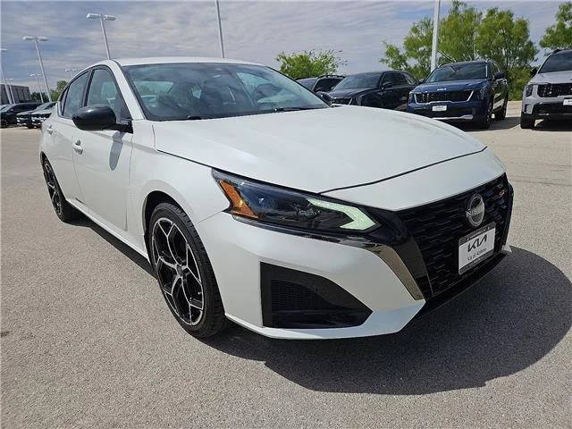 Used 2024 Pearl White Tricoat Nissan 2.5 SR image 5