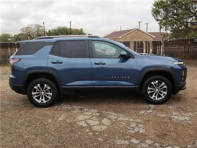 Used 2025 Blue Chevrolet LT Front-Wheel Drive image 5