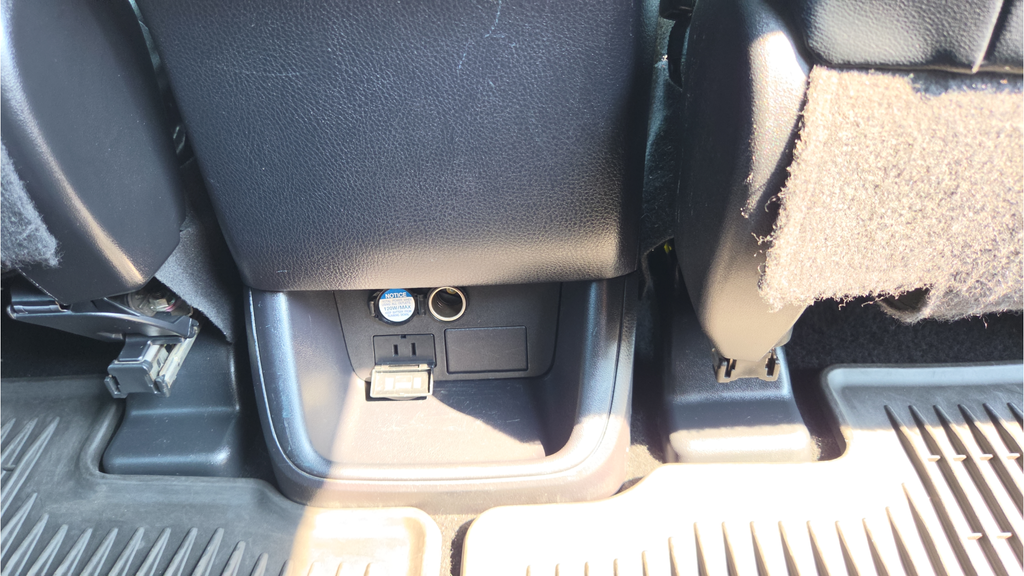 Used 2014 Silver Toyota XLE V6 image 34