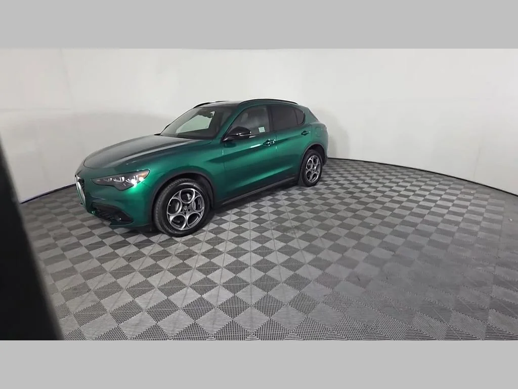 2025 Alfa Romeo Stelvio Base - Photo 37