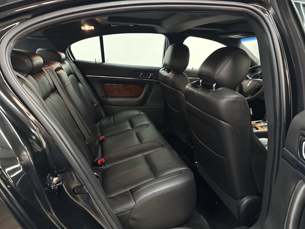 Used 2015 Tuxedo Black Lincoln Base image 15