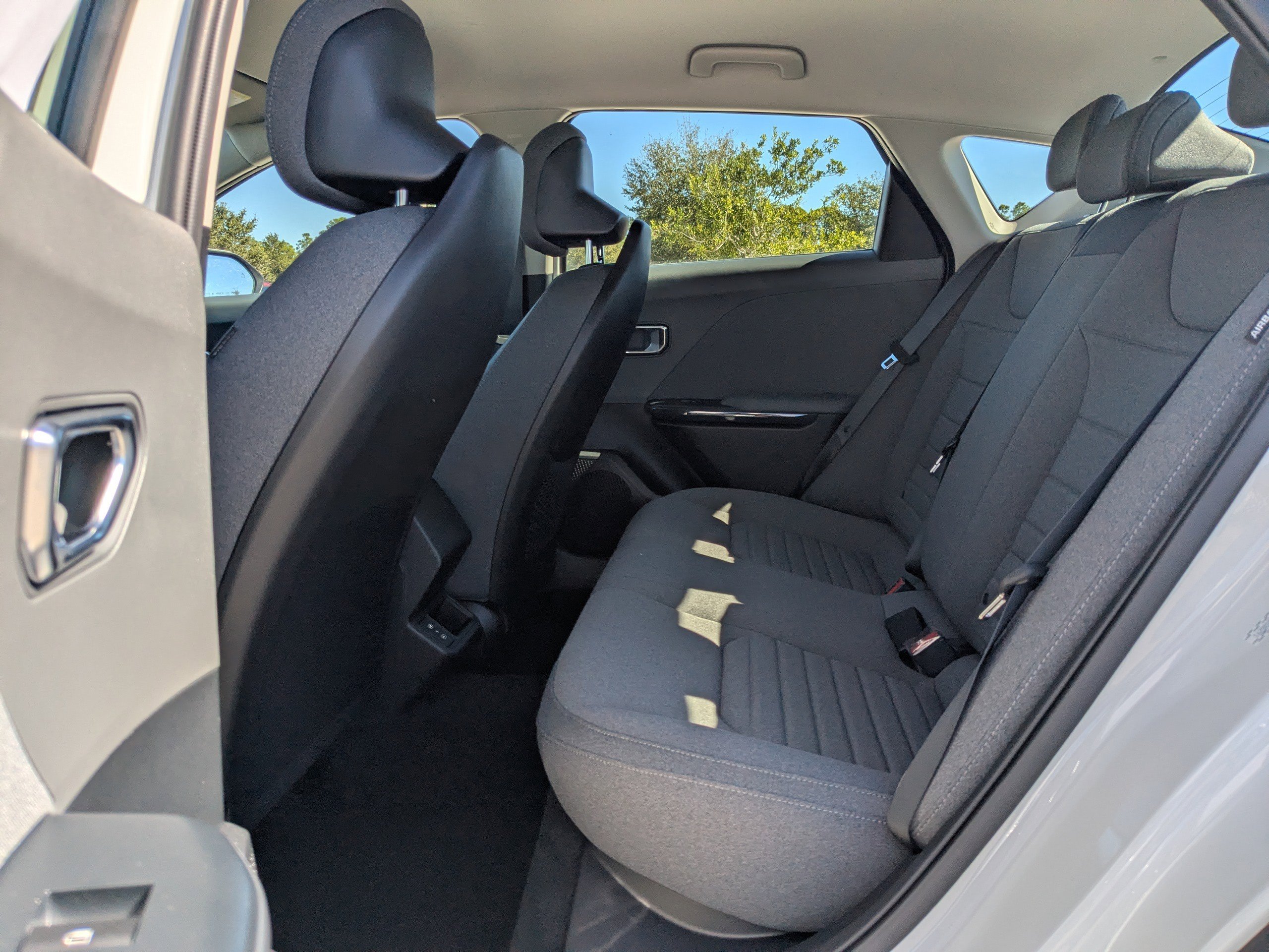 New 2025 Snow White Pearl Kia EX image 15