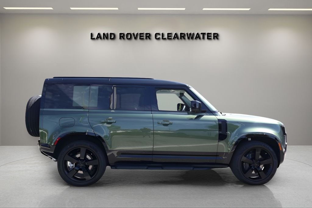 New 2026 Woolstone Green Land Rover X-Dynamic SE image 6