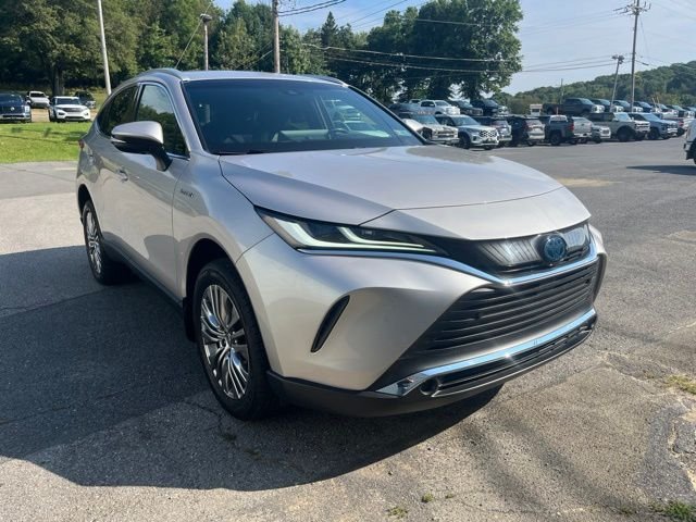 Used 2021 Silver Toyota XLE image 3
