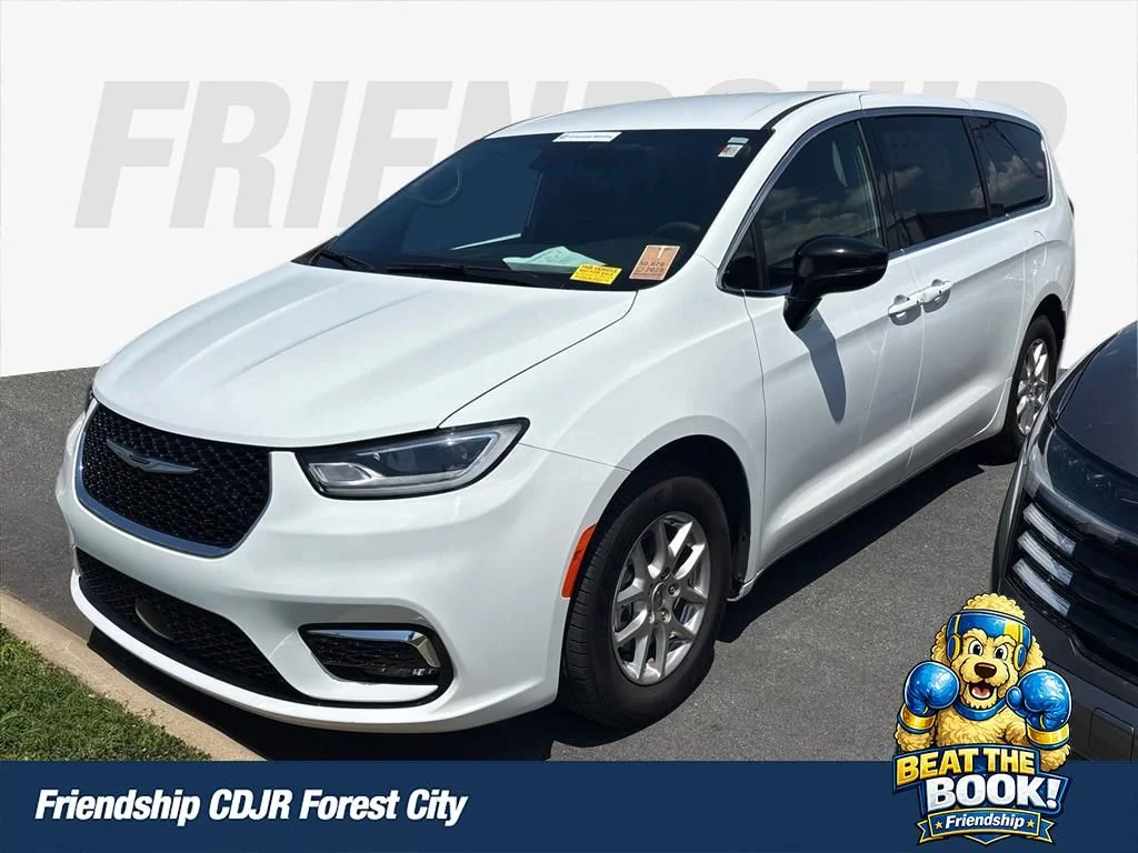Used 2025 White Chrysler Select image 1