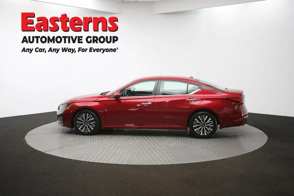 Used 2023 Red Nissan 2.5 SV image 60