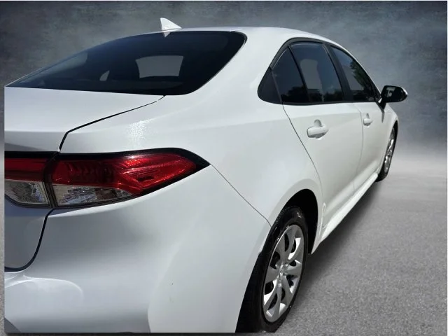 Used 2025 White Toyota LE image 21