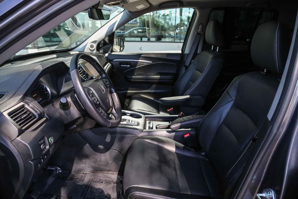 Certified Used 2023 Modern Steel Metallic Honda AWD RTL-E image 19