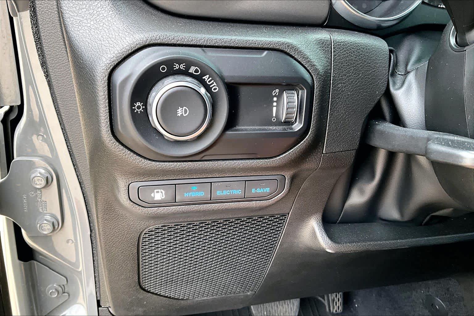 Used 2023 Sting-Gray Clearcoat Jeep Rubicon image 31