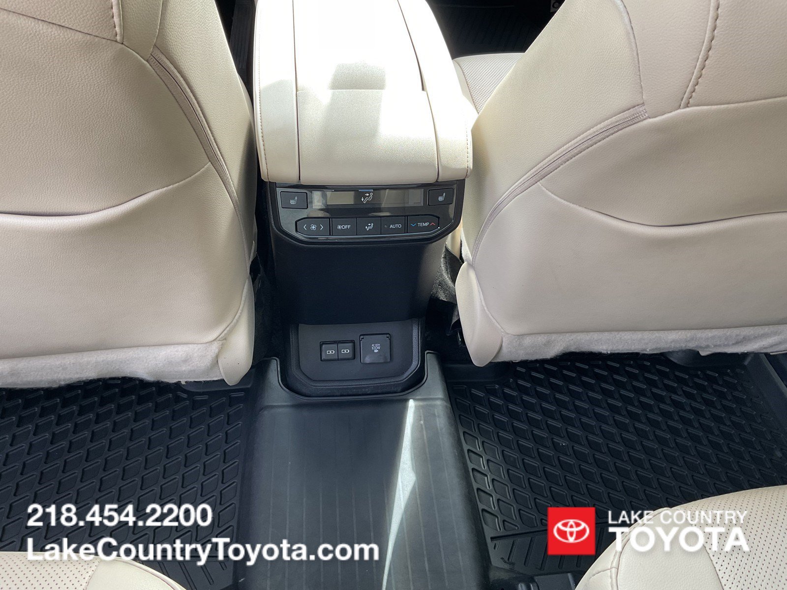 Used 2024  Toyota Platinum image 19
