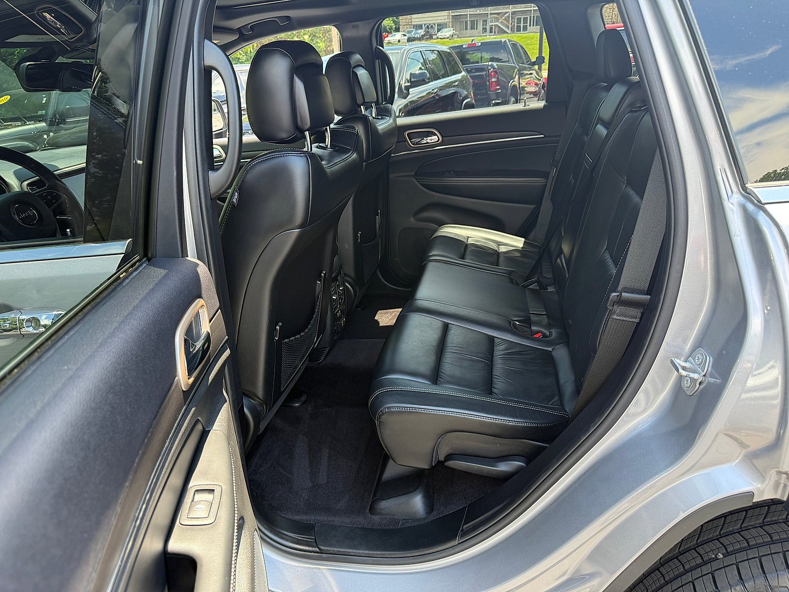 Used 2016 Billet Silver Metallic Clearcoat Jeep Limited image 18