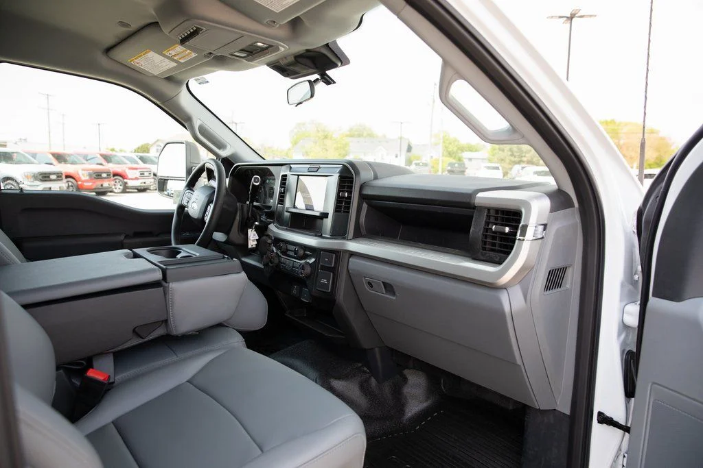2025 Ford F-550 Super Duty Chassis Cab XL - Photo 35