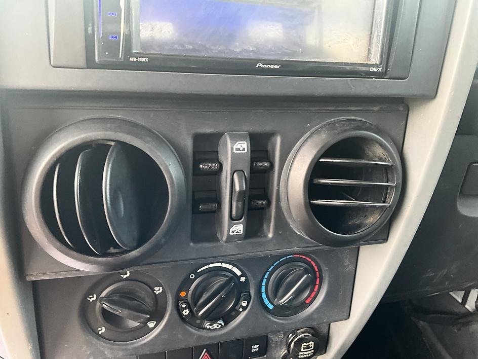 Used 2007 Silver Jeep Unlimited X image 17