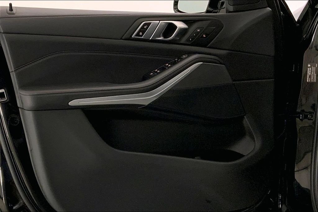 Used 2022 Black Sapphire Metallic BMW  image 24