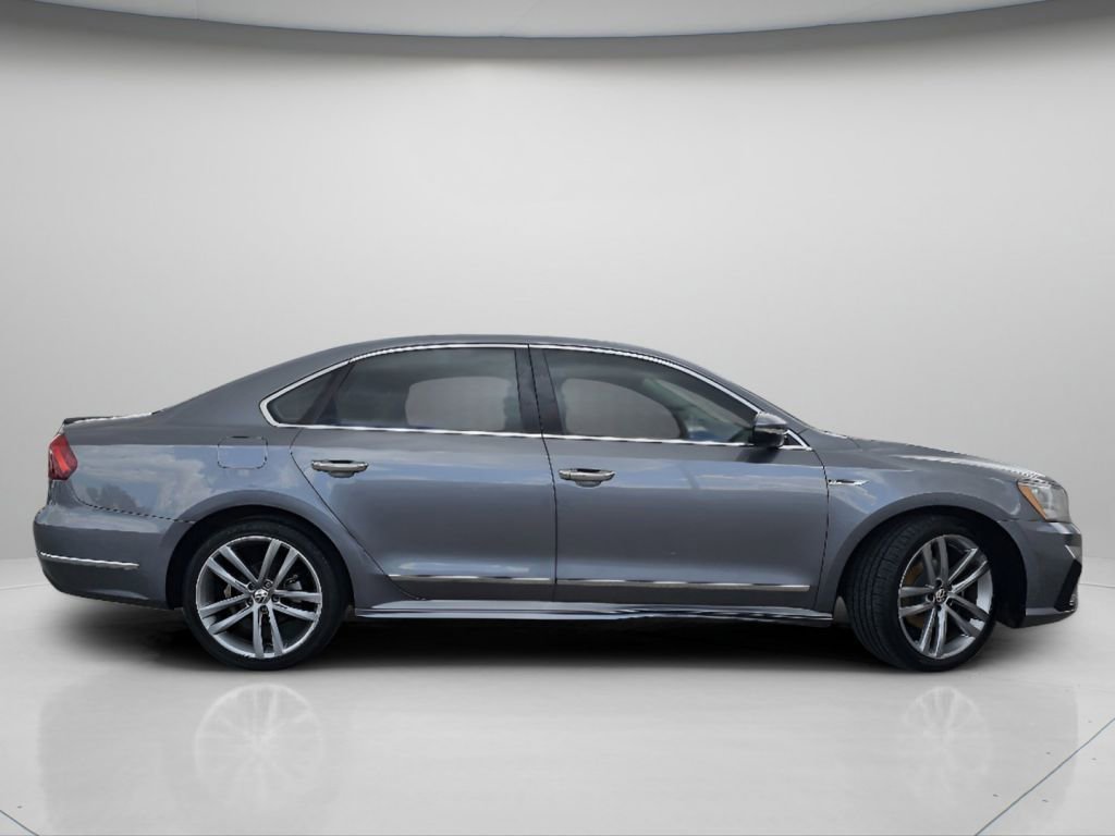 Used 2017 Platinum Gray Metallic Volkswagen R-Line w/Comfort Pkg image 25