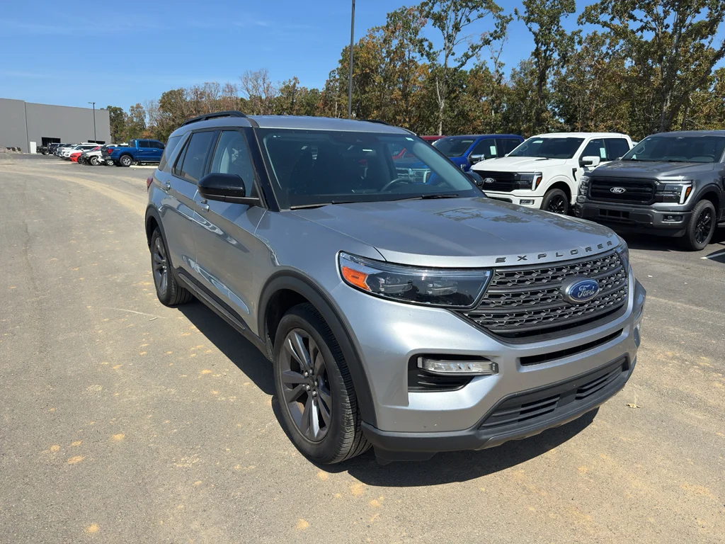 Certified Used 2023 Iconic Silver Metallic Ford XLT image 3