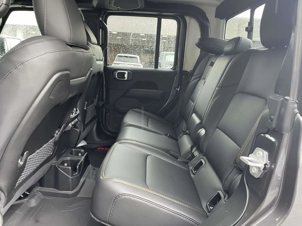 New 2026 Granite Crystal Metallic Clearcoat Jeep Sahara image 21