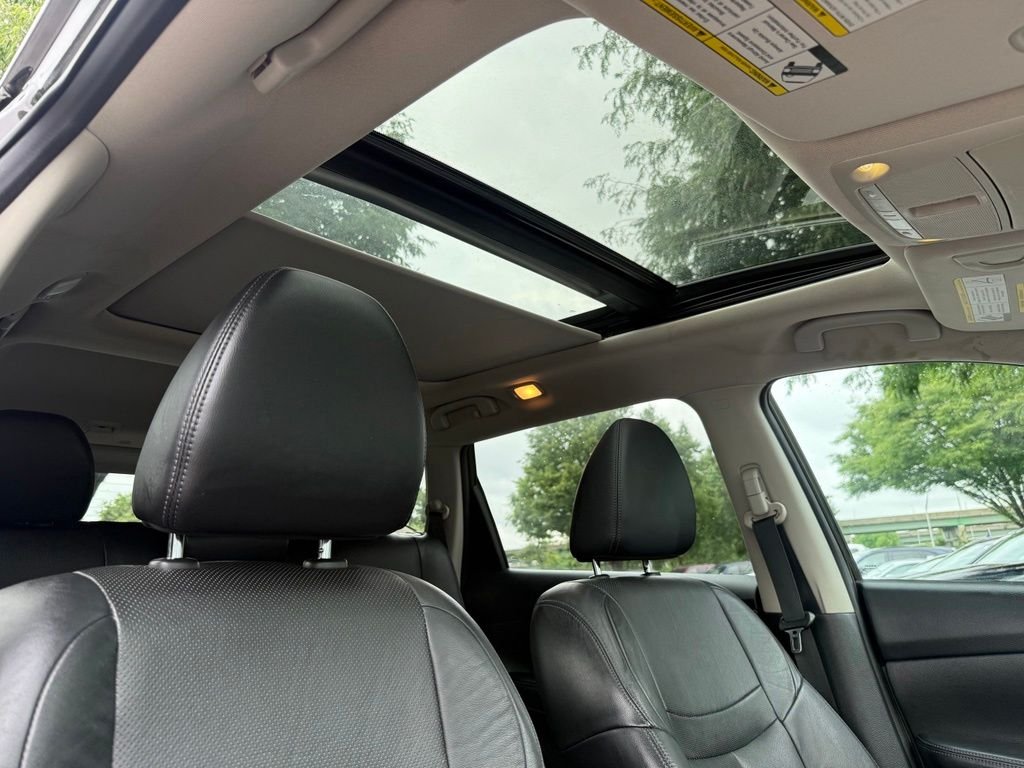 Used 2015 Green Nissan SL image 28