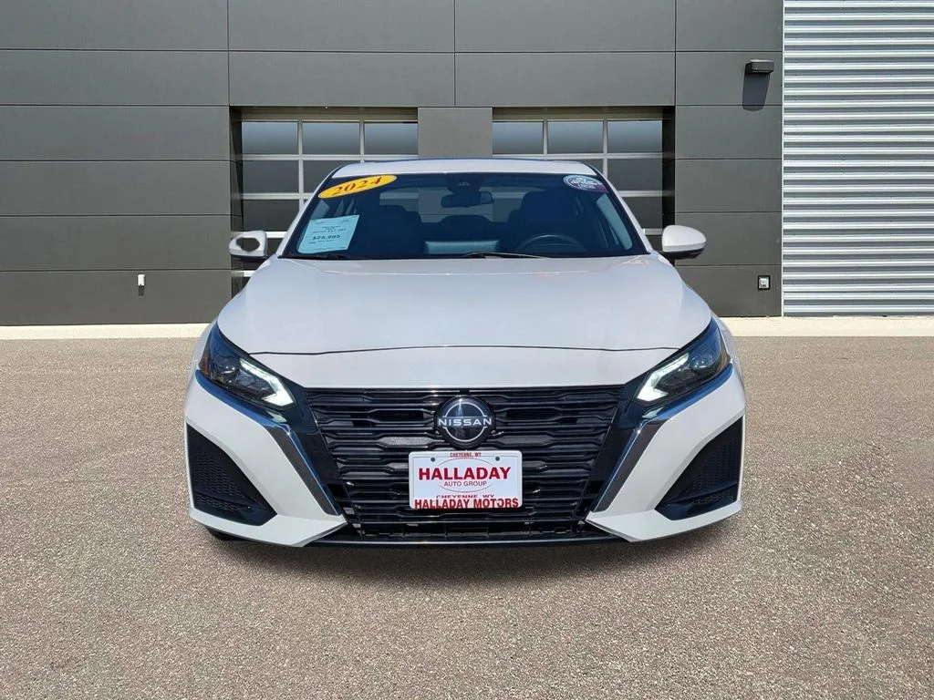 Used 2024 Pearl White Tricoat Nissan 2.5 SL image 2