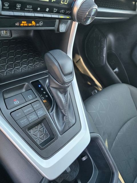 Used 2025  Toyota XLE image 14