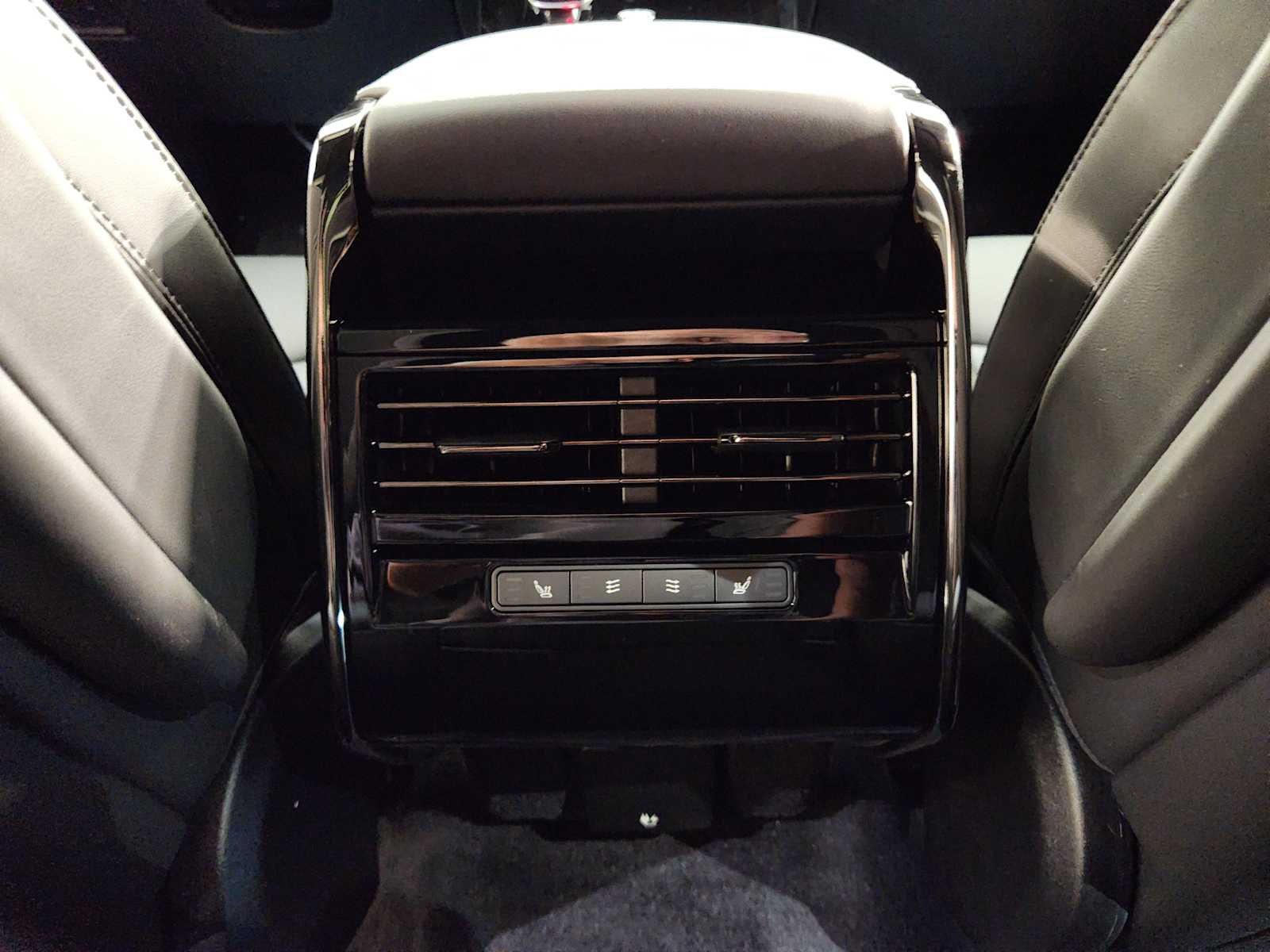 New 2026 Fuji White Land Rover Dynamic SE image 29