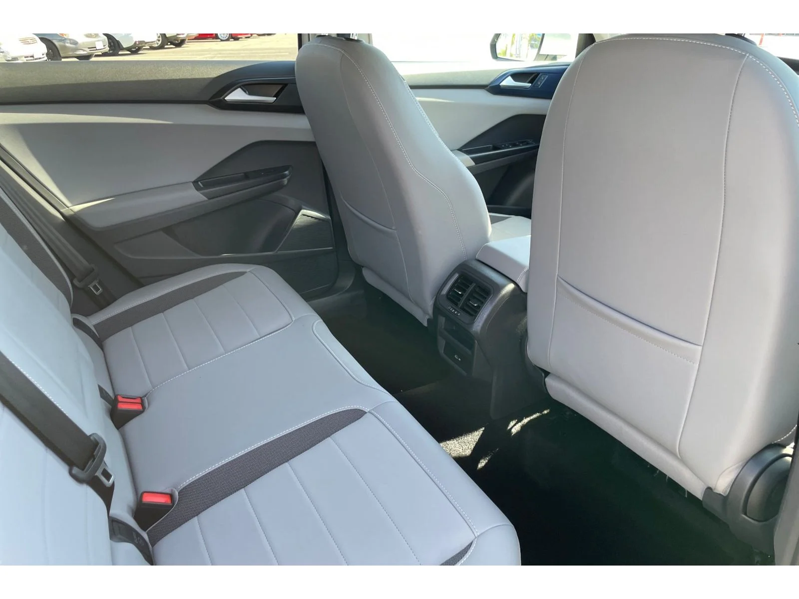 Used 2023 Pure White Volkswagen SE image 17