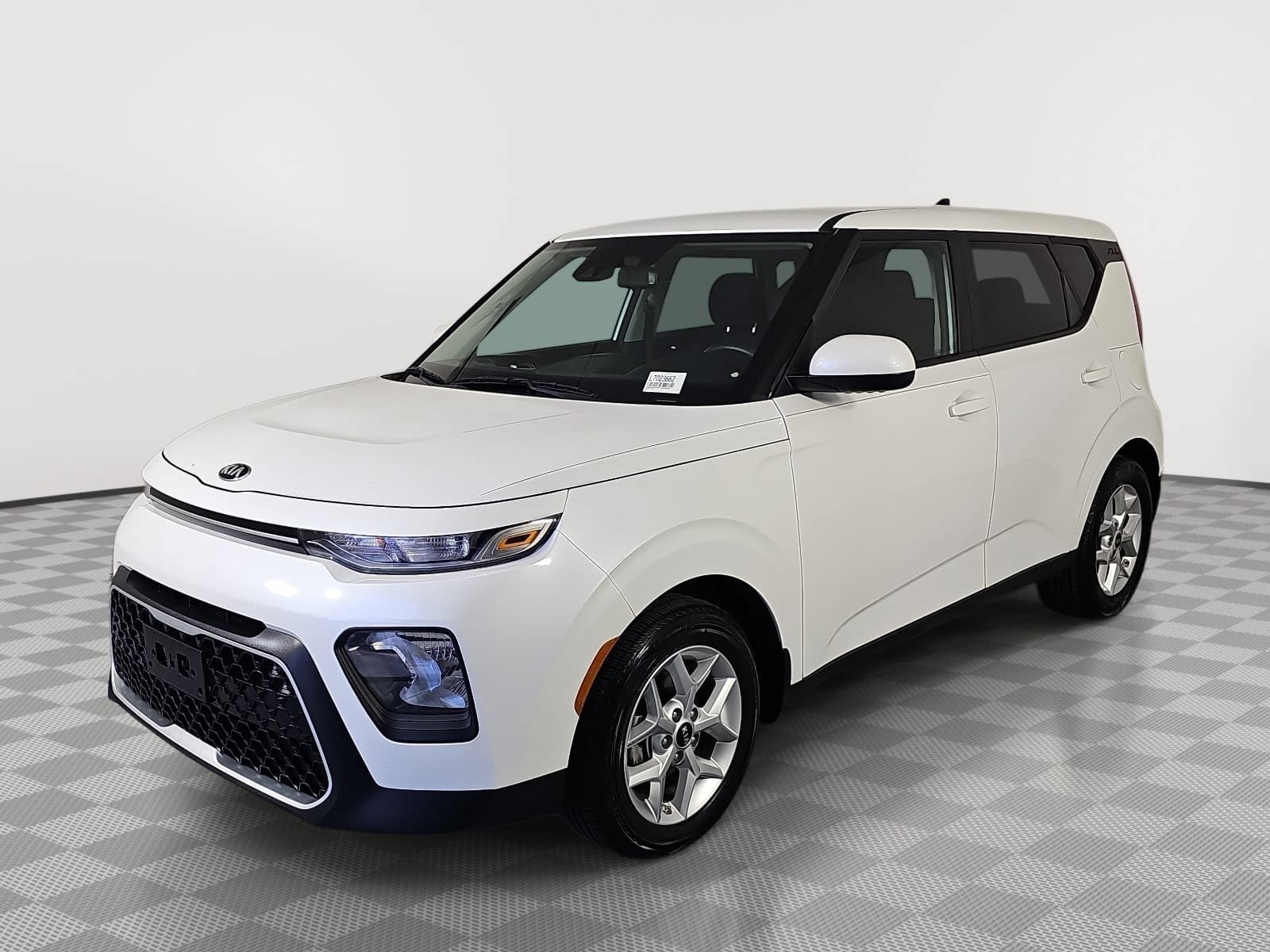 Used 2020 White Kia S image 4