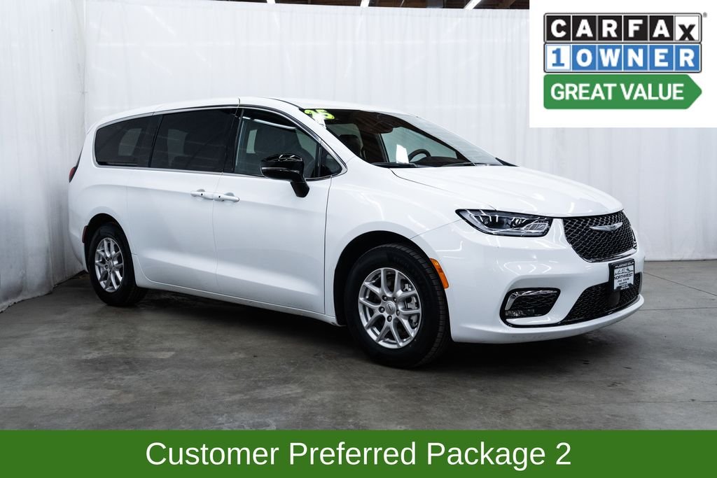 2025 Chrysler Pacifica Select
