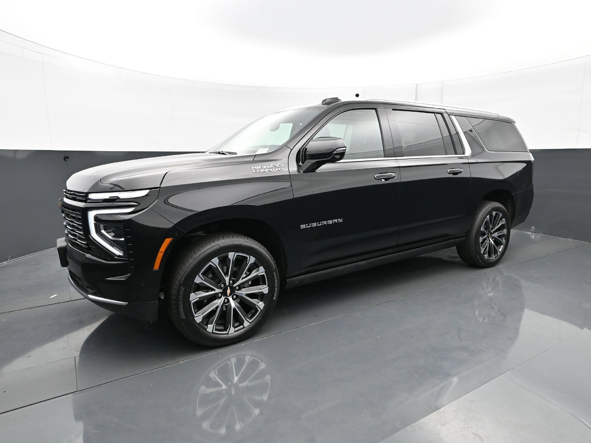 Used 2025 Black Chevrolet High Country image 2