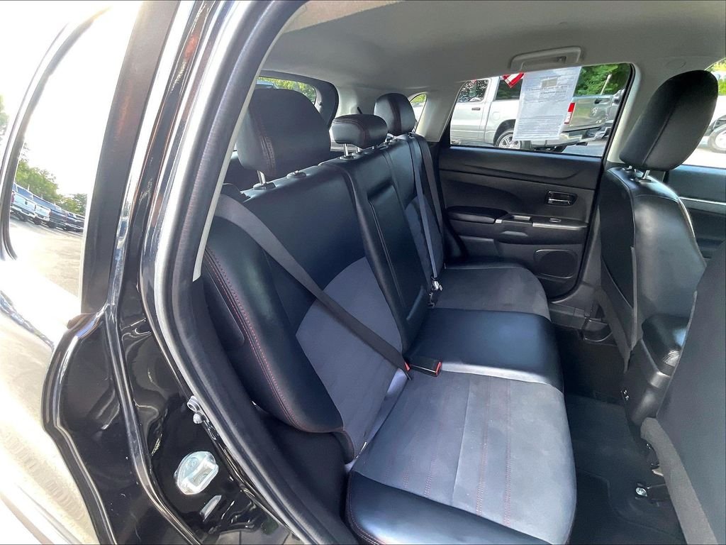 Used 2025 Gray Mitsubishi SE image 19