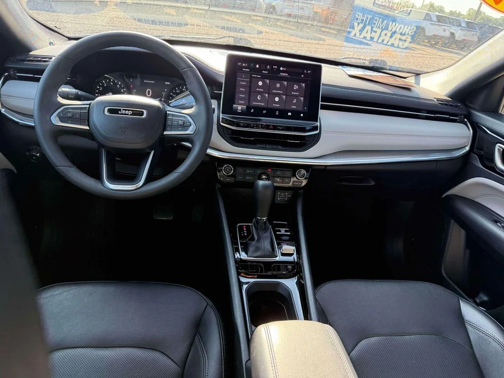 Used 2023 White Jeep Limited image 3