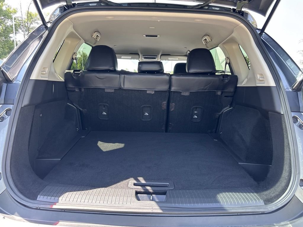 Used 2023 Gray Nissan SV image 21