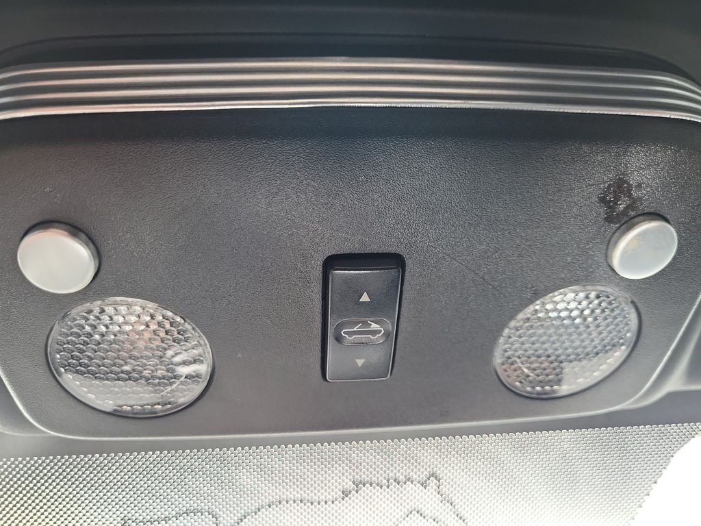 Used 2007 Red Ford V6 Deluxe image 29